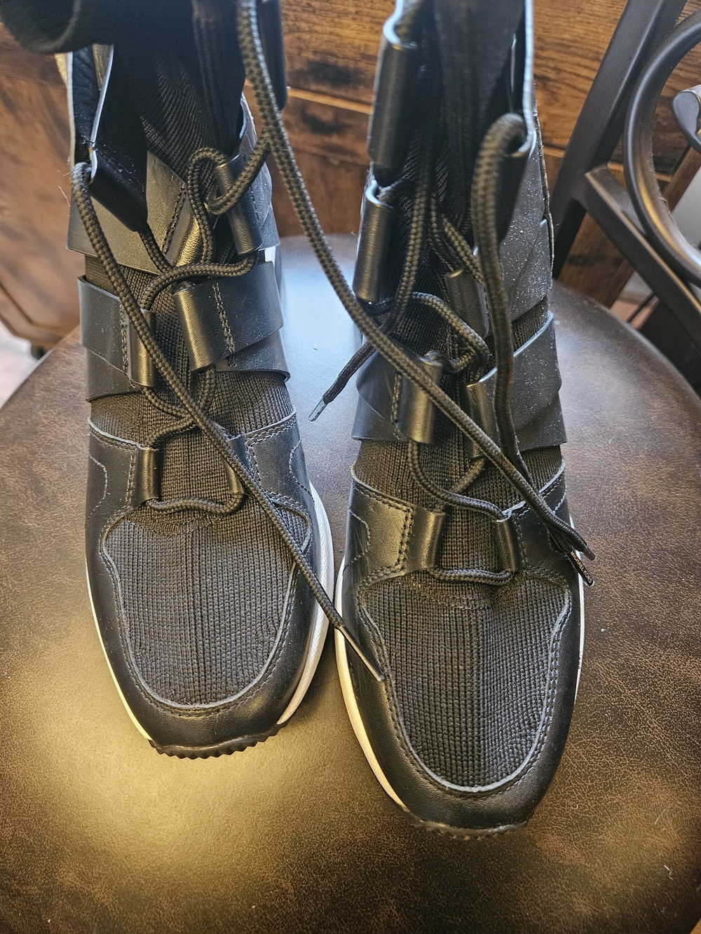 Black High-Top Lace-Up Sneakers 8.5m